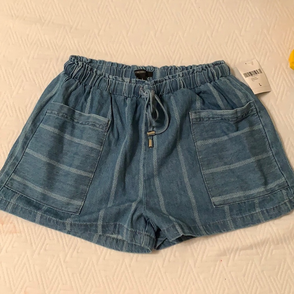 Shorts with stripes